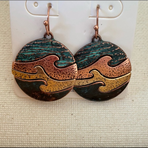 Crest Mountain Earrings - Picture 1 of 1